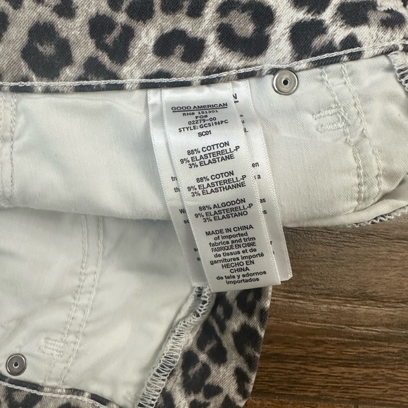 Good American Jeans Cut-Offs Snow Leopard Shorts 27, Leopard Shorts - Picture 7 of 11